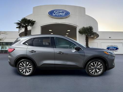 2022 Ford Escape TITANIUM