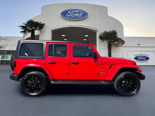Firecracker Red Clearcoat 2022 Jeep Wrangler Unlimited SAHARA