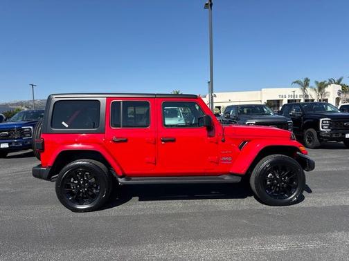 Firecracker Red Clearcoat 2022 Jeep Wrangler Unlimited SAHARA