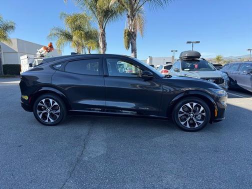 2022 Ford Mustang Mach-E PREMIUM