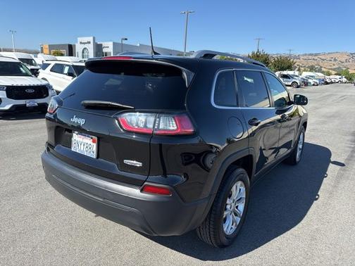 Diamond Black 2019 Jeep Cherokee LATITUDE