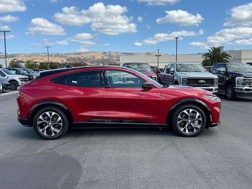 2022 Ford Mustang Mach-E PREMIUM