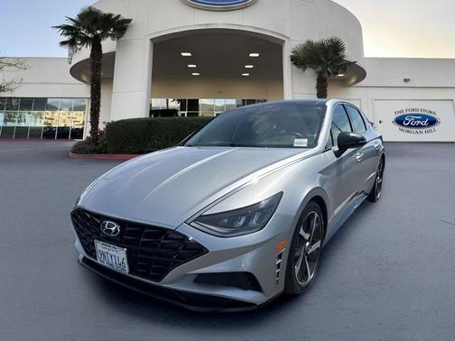 Shimmering Silver Pearl 2022 Hyundai SONATA SEL PLUS