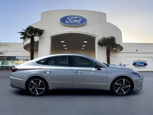 Shimmering Silver Pearl 2022 Hyundai SONATA SEL PLUS