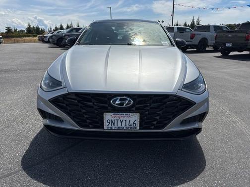 Shimmering Silver Pearl 2022 Hyundai SONATA SEL PLUS