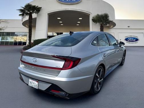 Shimmering Silver Pearl 2022 Hyundai SONATA SEL PLUS