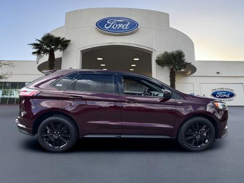 BURGUNDY VELVET MET TINT CC 2023 Ford Edge ST LINE