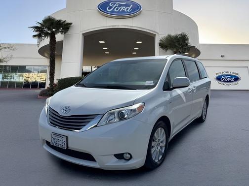 Blizzard Pearl 2017 Toyota Sienna XLE 7 PASSENGER