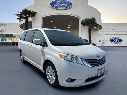 Blizzard Pearl 2017 Toyota Sienna XLE 7 PASSENGER