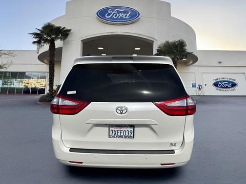 Blizzard Pearl 2017 Toyota Sienna XLE 7 PASSENGER