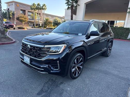 Deep Black Pearl Effect 2024 Volkswagen Atlas 2.0T SEL PREMIUM R-LINE