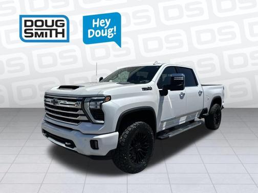 Iridescent Pearl Tricoat 2025 Chevrolet Silverado 2500 High Country