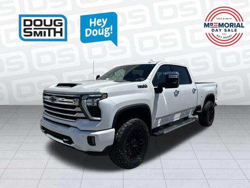 Iridescent Pearl Tricoat 2025 Chevrolet Silverado 2500 High Country