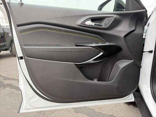 Summit White 2026 Chevrolet Trax ACTIV