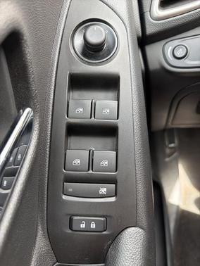 Silver Ice Metallic 2022 Chevrolet Trax LT