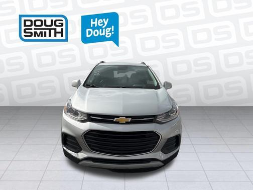 Silver Ice Metallic 2022 Chevrolet Trax LT