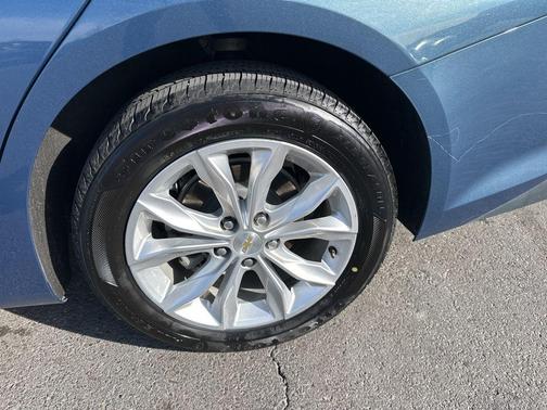 Lakeshore Blue Metallic 2024 Chevrolet Malibu LT