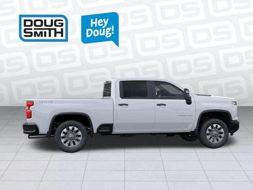 Summit White 2026 Chevrolet Silverado 2500 Custom