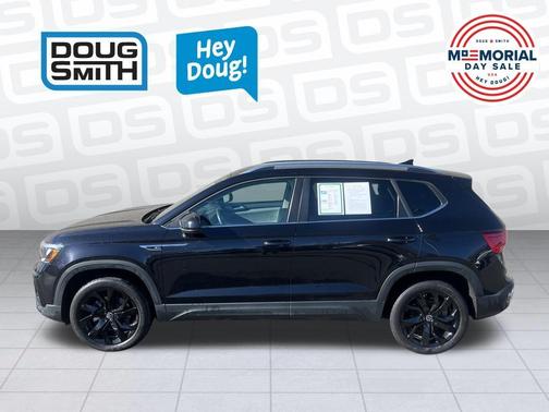Deep Black Pearl Effect 2024 Volkswagen Taos 1.5T SE