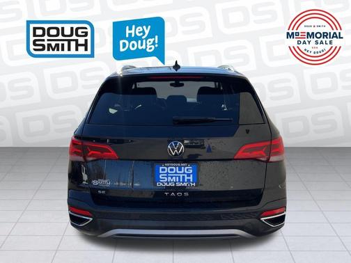 Deep Black Pearl Effect 2024 Volkswagen Taos 1.5T SE