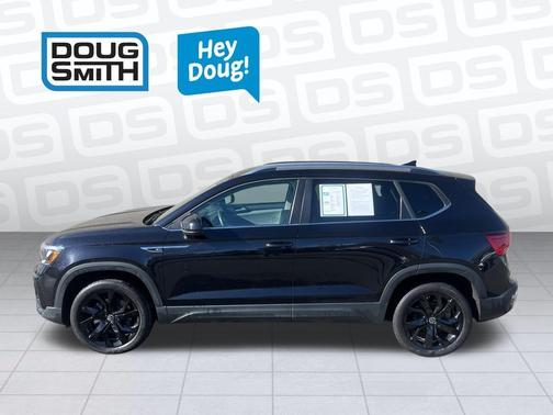 Deep Black Pearl Effect 2024 Volkswagen Taos 1.5T SE