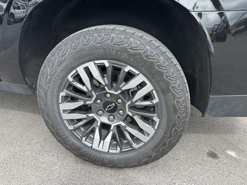 Black 2025 Chevrolet Suburban Z71