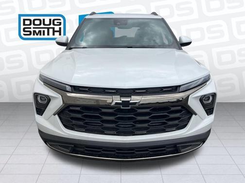 Iridescent Pearl Tricoat 2026 Chevrolet Trailblazer ACTIV