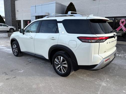 2024 Nissan Pathfinder SL