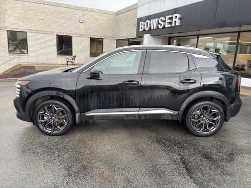 Super Black 2025 Nissan Kicks SR