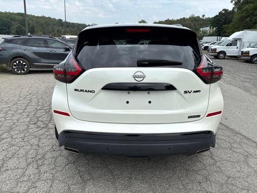 White 2023 Nissan Murano SV