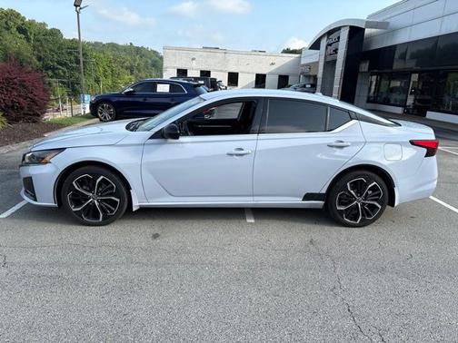 Gray Sky Pearl 2024 Nissan Altima 2.5 SR