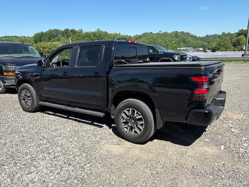 Black 2023 Nissan Frontier SV