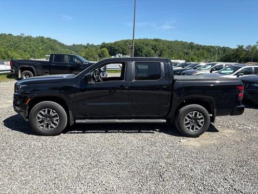 Black 2023 Nissan Frontier SV