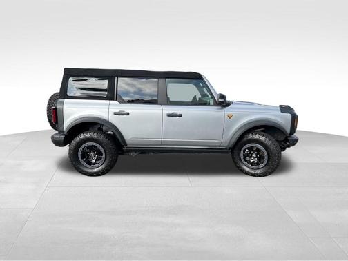 Silver Metallic 2021 Ford Bronco Badlands