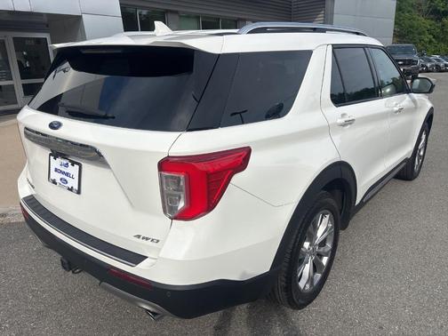 White Metallic 2023 Ford Explorer Limited