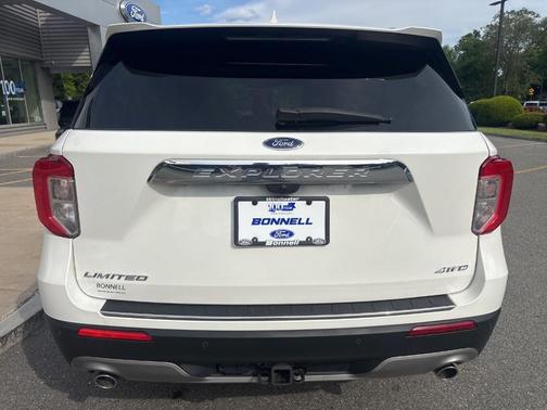 White Metallic 2023 Ford Explorer Limited