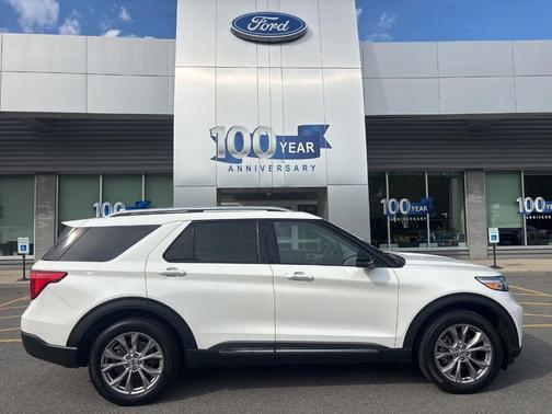 White Metallic 2023 Ford Explorer Limited