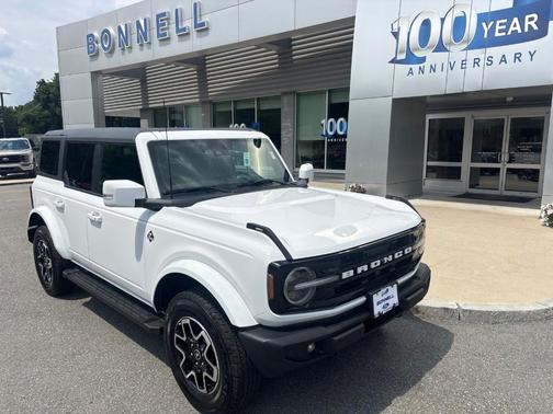 Oxford White 2024 Ford Bronco Outer Banks