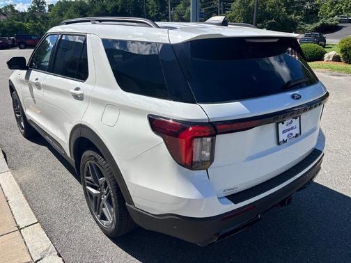 Star White 2026 Ford Explorer ST-Line
