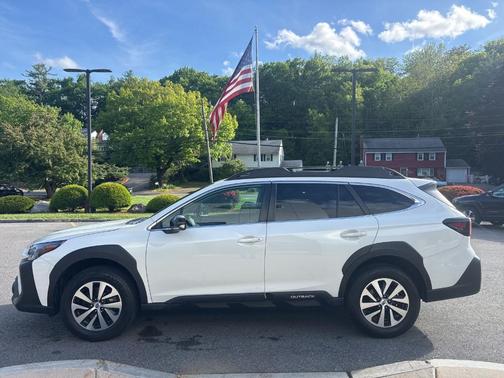 Crystal White Pearl 2024 Subaru Outback Premium