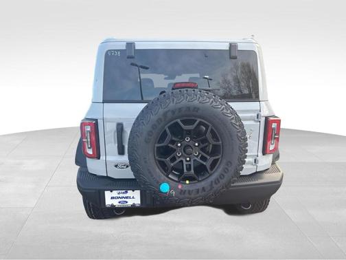 Avalanche Gray 2026 Ford Bronco Badlands