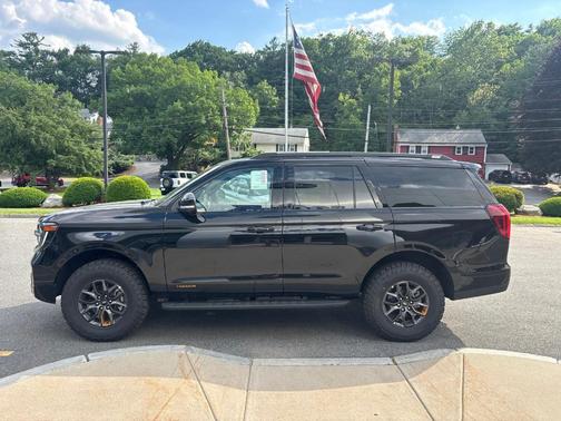 Agate Black Metallic 2026 Ford Expedition Tremor