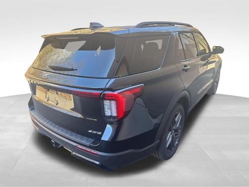 Agate Black Metallic 2026 Ford Explorer ST-Line