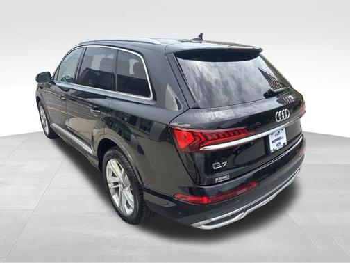 Mythos Black Metallic 2023 Audi Q7 55 Premium