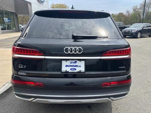 Mythos Black Metallic 2023 Audi Q7 55 Premium