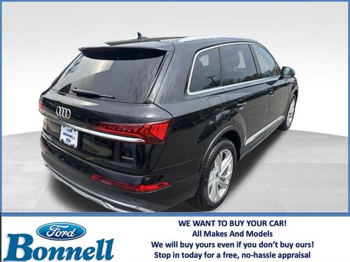 Mythos Black Metallic 2023 Audi Q7 55 Premium