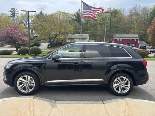 Mythos Black Metallic 2023 Audi Q7 55 Premium