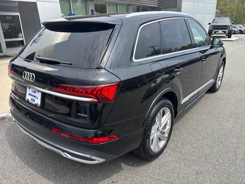 Mythos Black Metallic 2023 Audi Q7 55 Premium