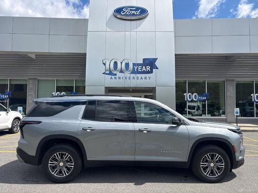 Sterling Gray Metallic 2024 Chevrolet Traverse LT