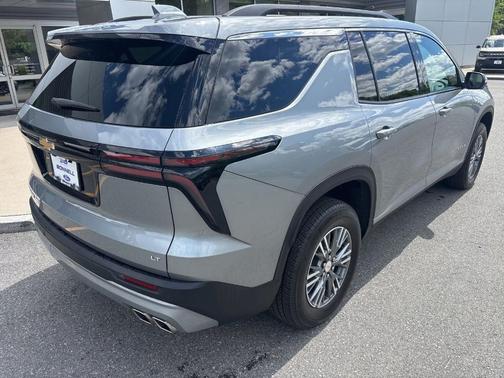 Sterling Gray Metallic 2024 Chevrolet Traverse LT